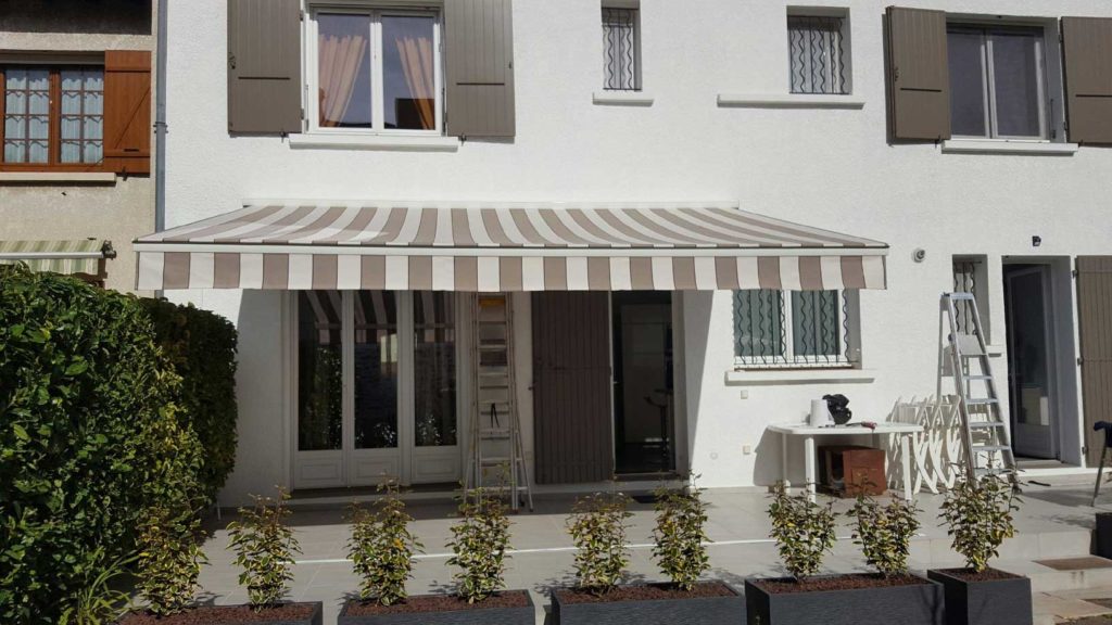 store_traditionnel_ouvert_Nimes_stores_robert_porte_monnaie_vous_bien