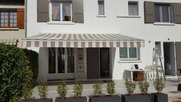 store_traditionnel_ouvert_Nimes_stores_robert_porte_monnaie_vous_bien